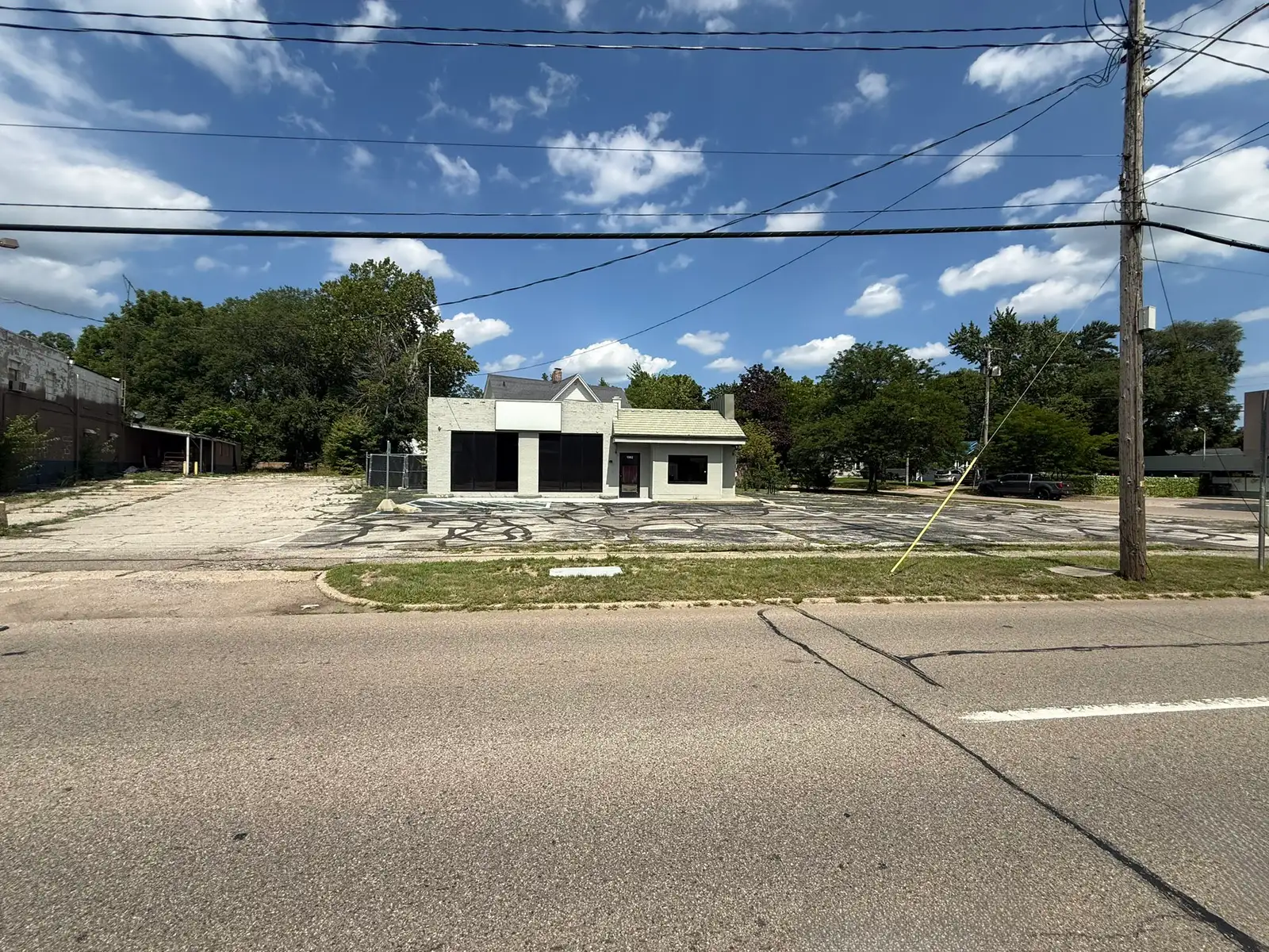 1382 W Michigan Ave image 1