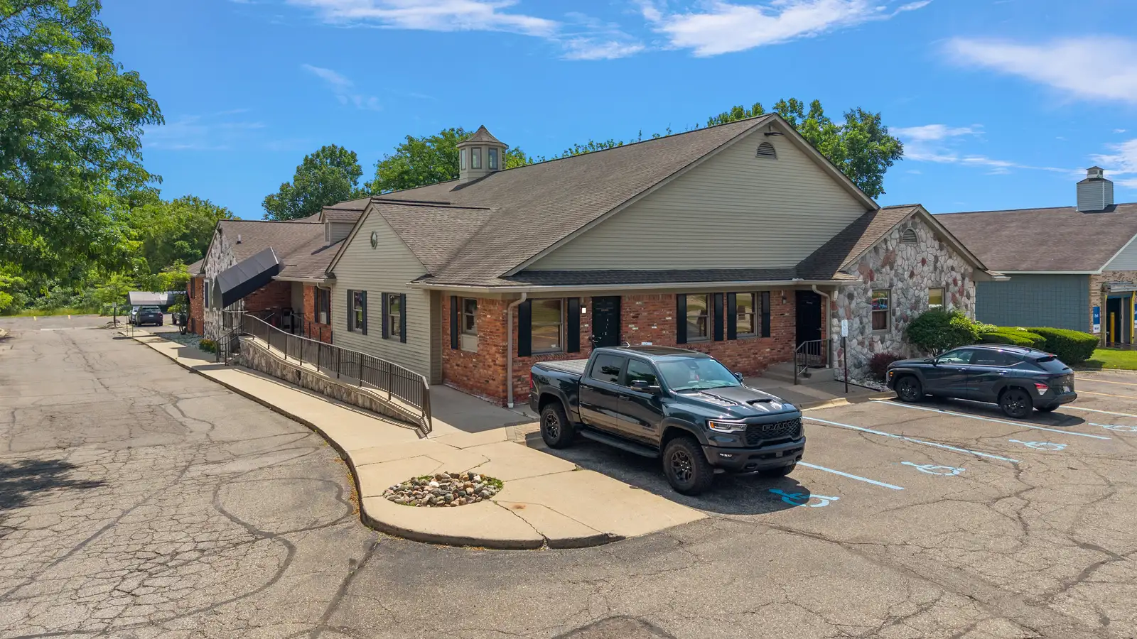 64580 Van Dyke Ave image 1
