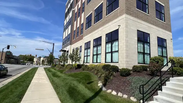 COMMERCIAL BUILDING FOR LEASE thumbnail 3