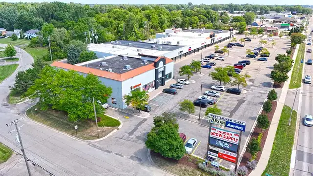 4002 W Saginaw Hwy thumbnail 2
