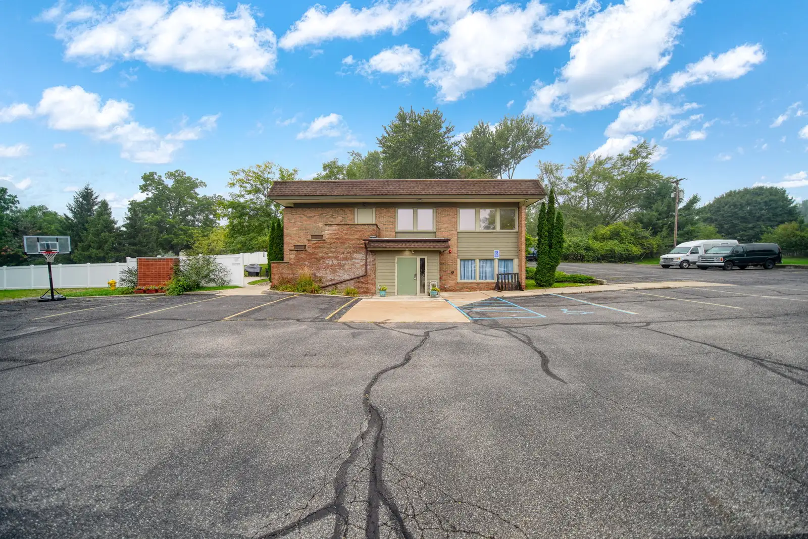 227 Riverside Ave image 62
