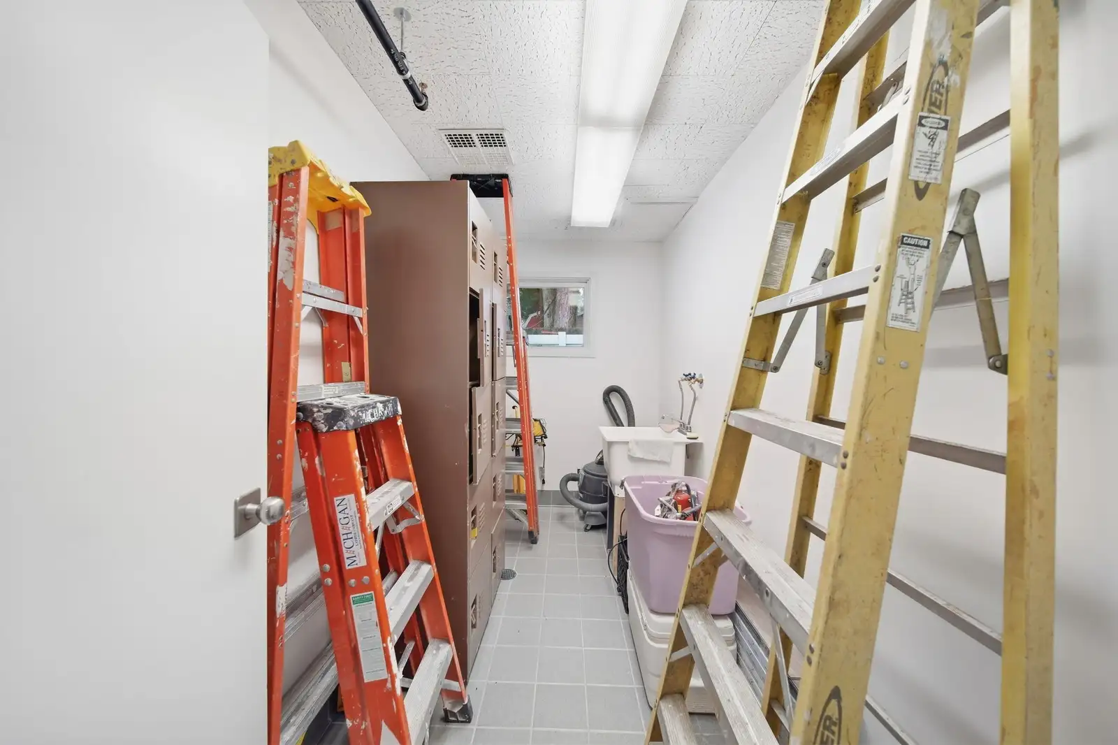 227 Riverside Ave image 8