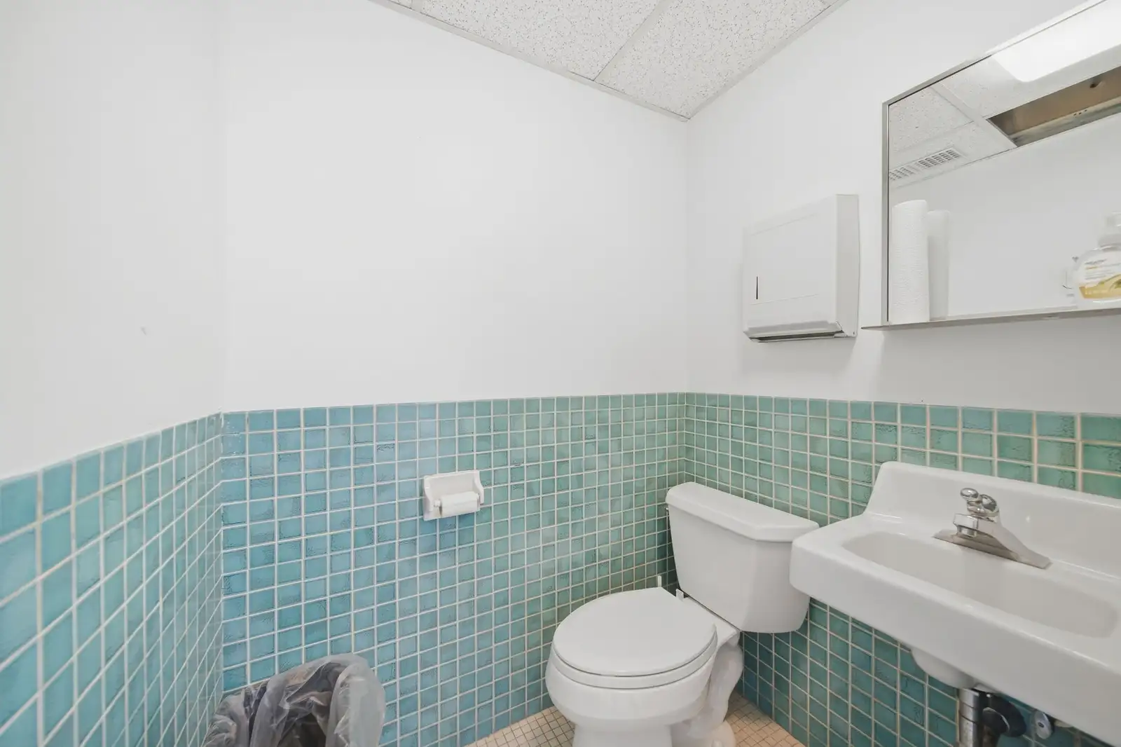 227 Riverside Ave image 10
