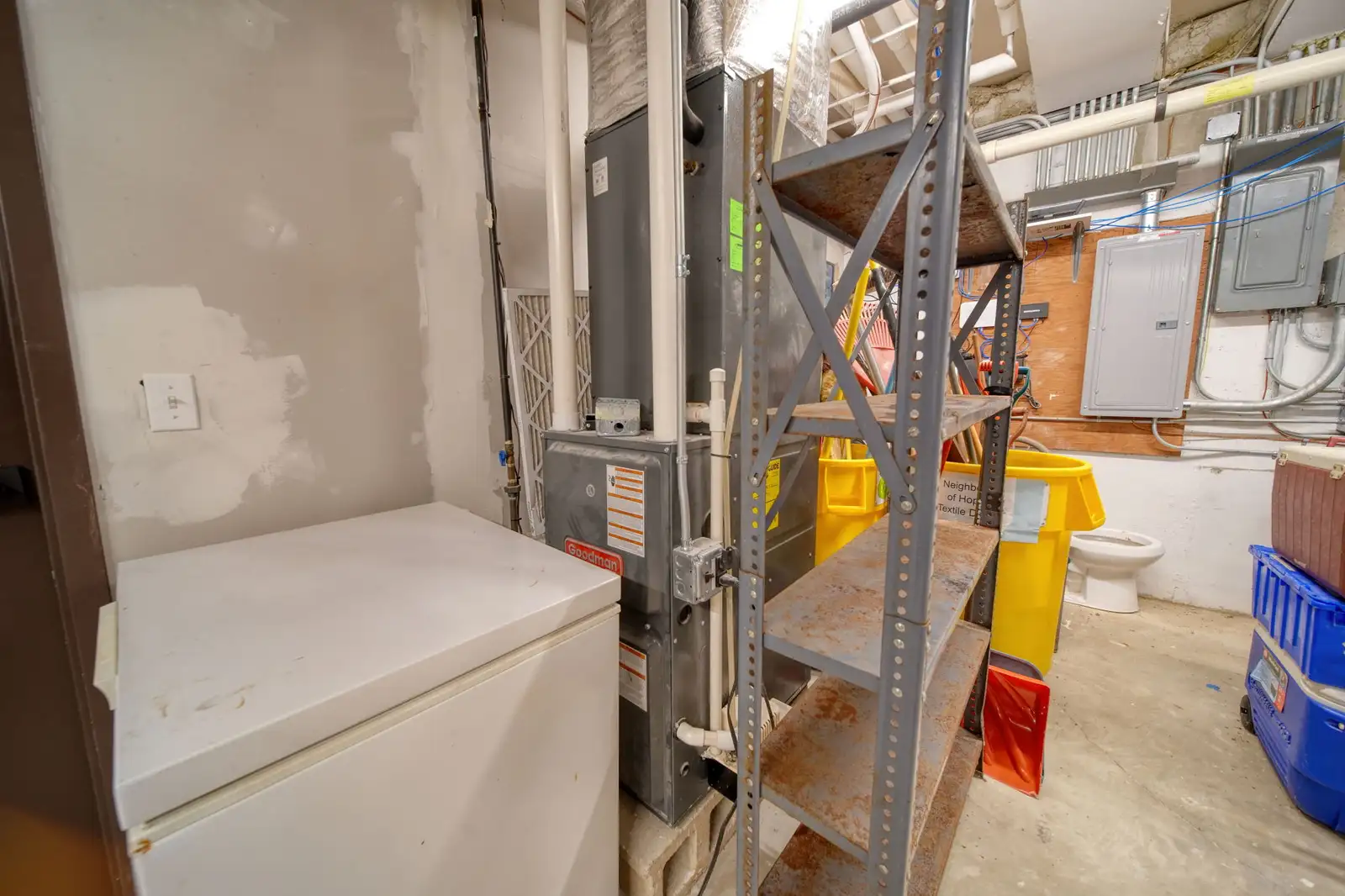 227 Riverside Ave image 32