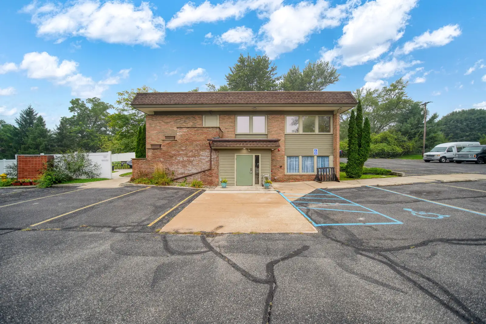227 Riverside Ave image 63
