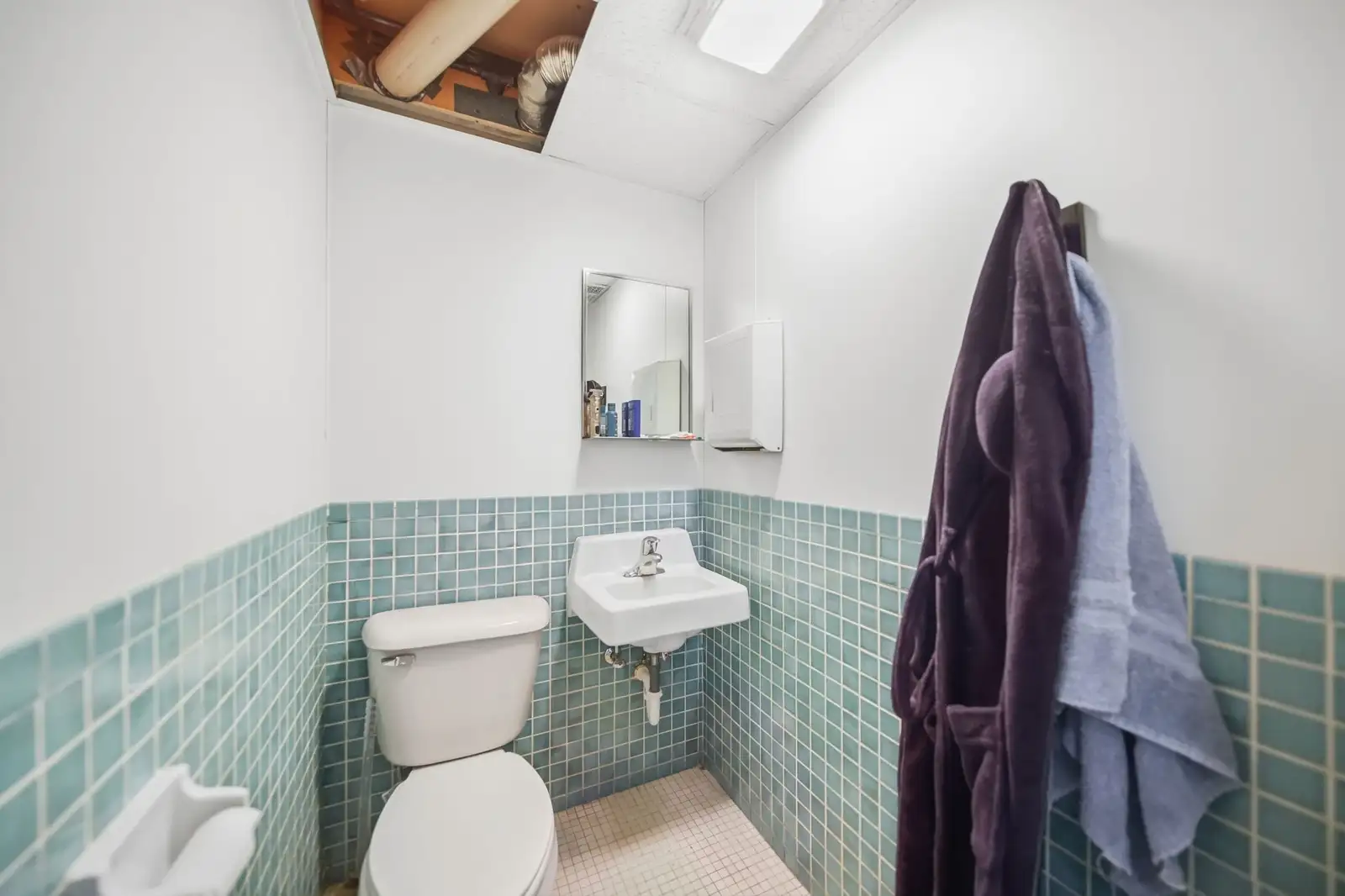 227 Riverside Ave image 59