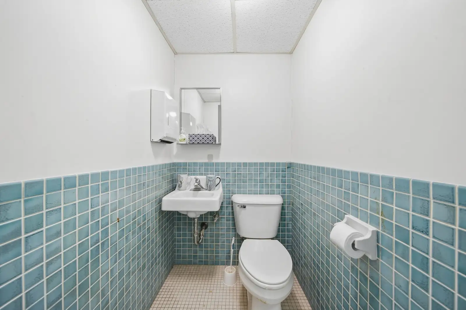 227 Riverside Ave image 26