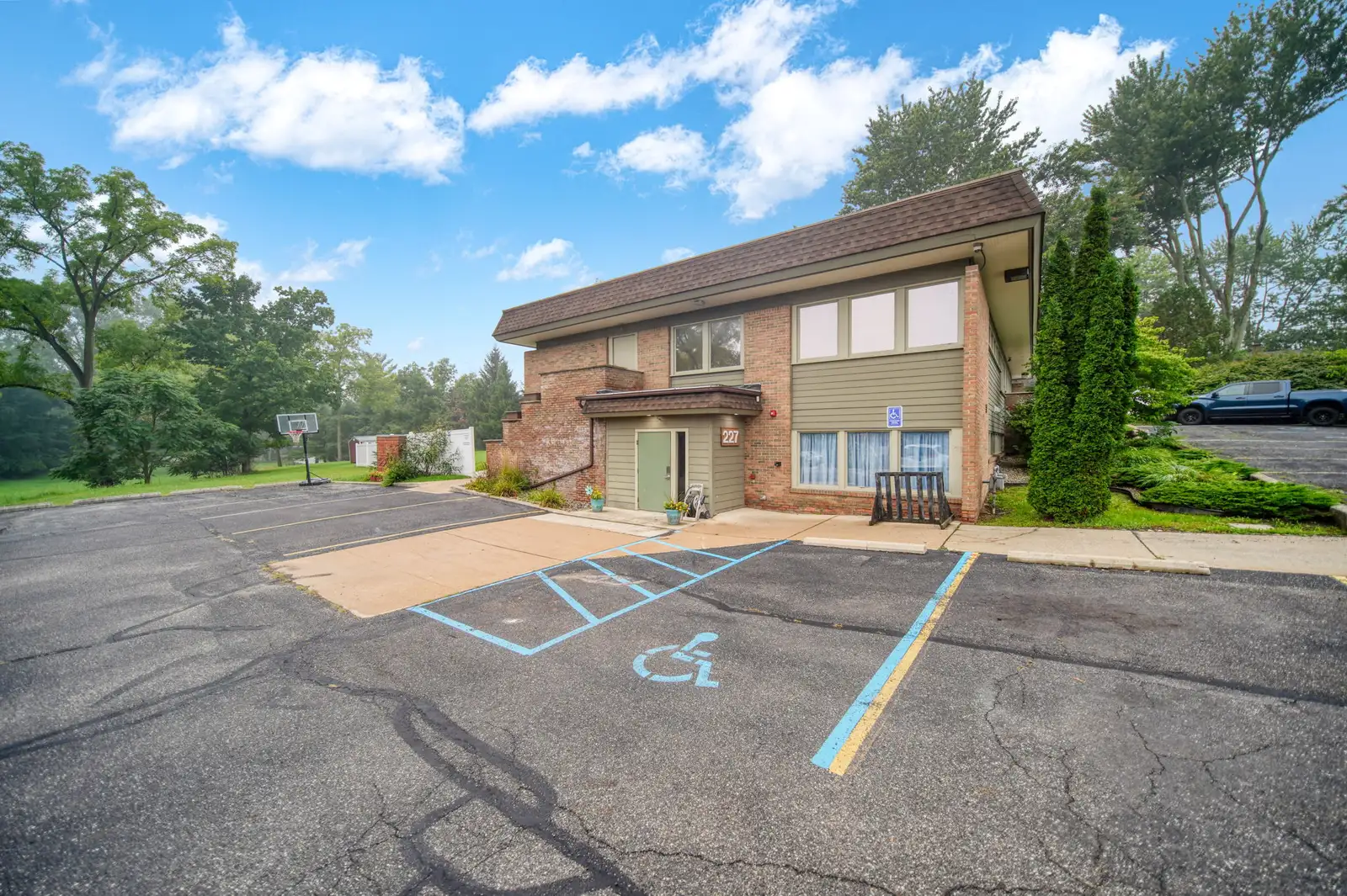 227 Riverside Ave image 2