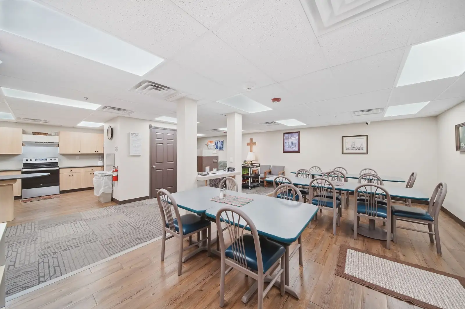 227 Riverside Ave image 36