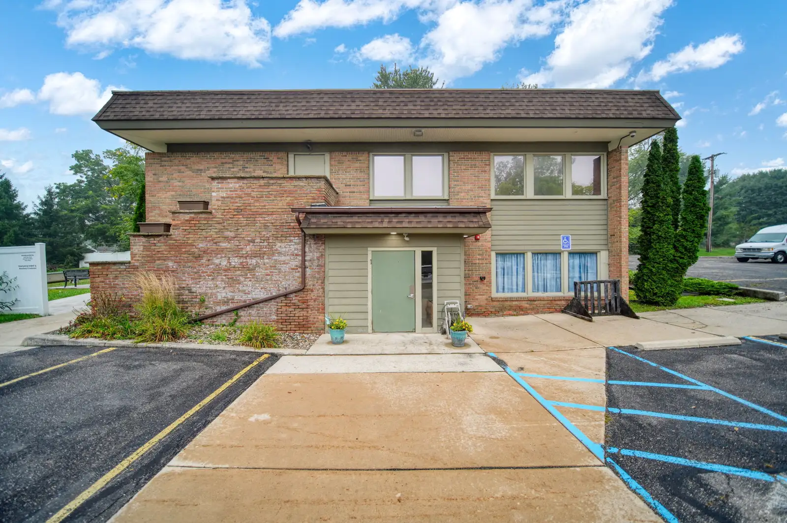 227 Riverside Ave image 61