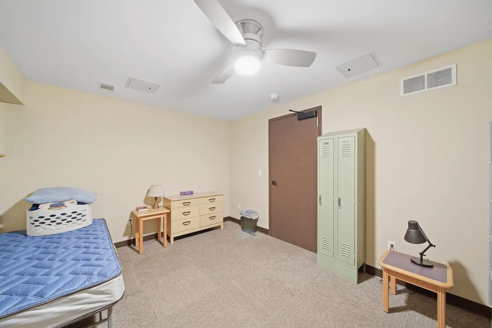 227 Riverside Ave image 47