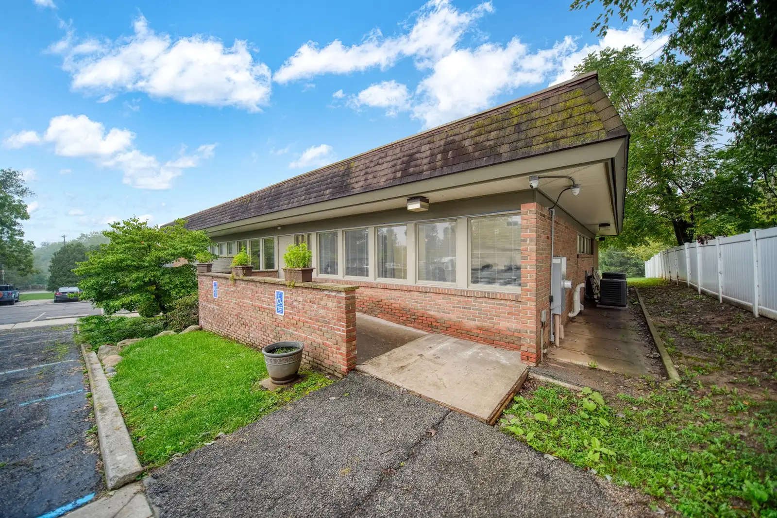 227 Riverside Ave image 3