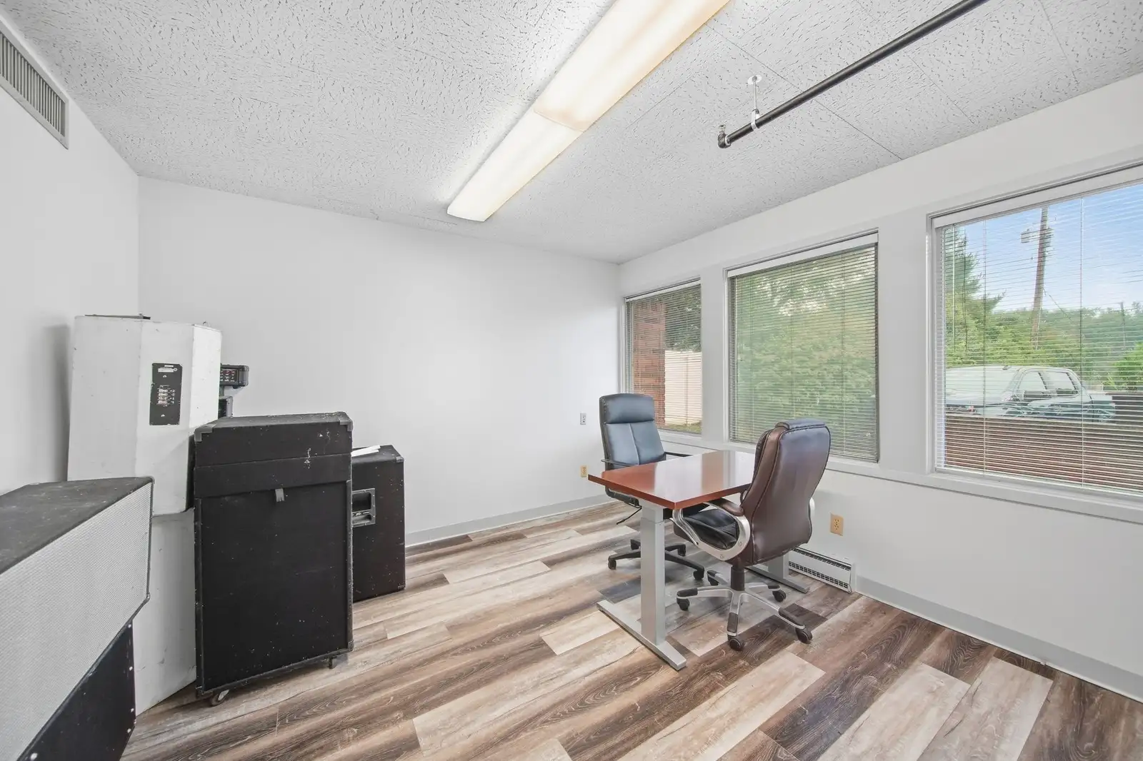 227 Riverside Ave image 9