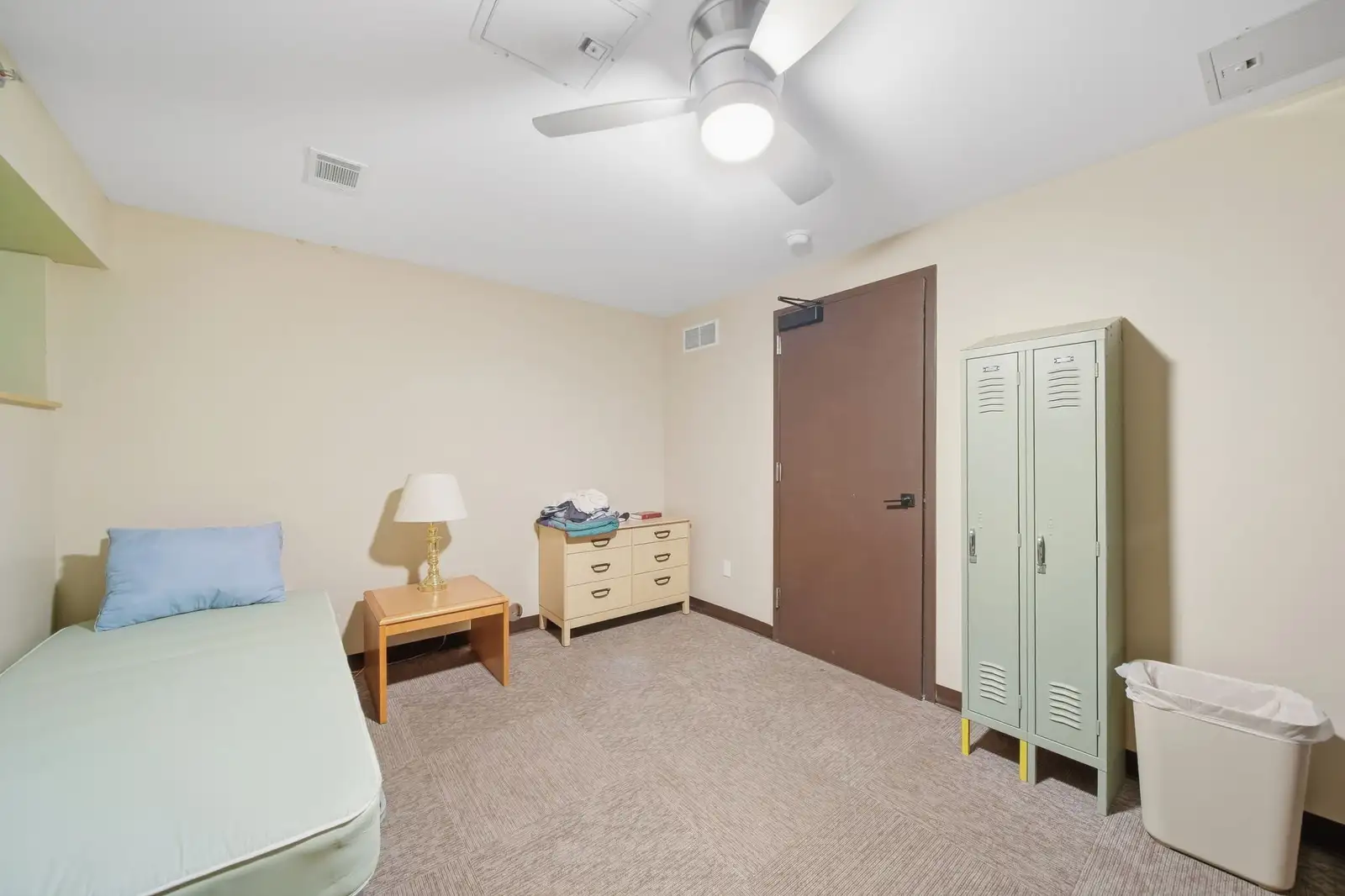 227 Riverside Ave image 40