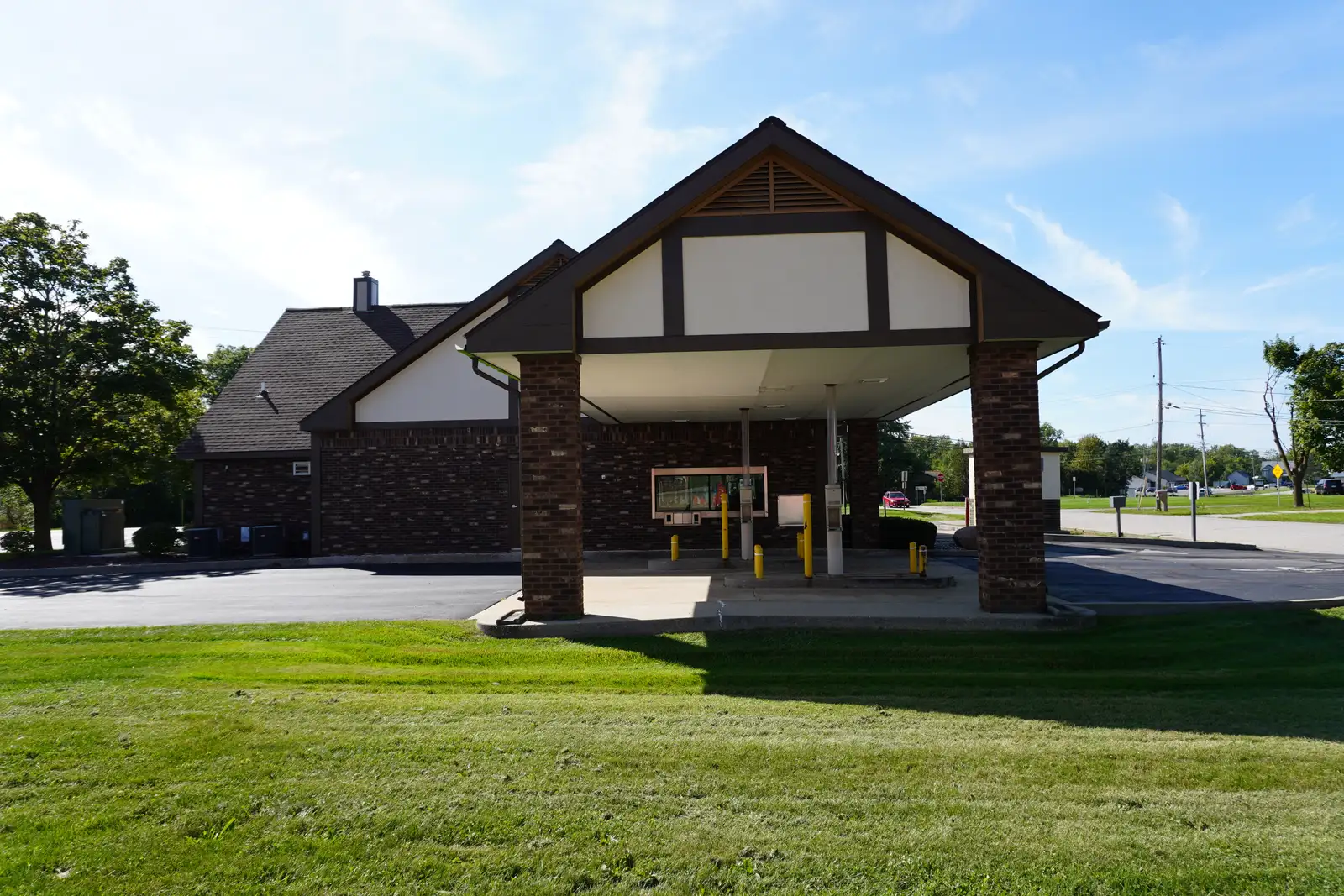 FOR SALE: 2,311 SF Freestanding Retail Building on 0.6 Acres image 9