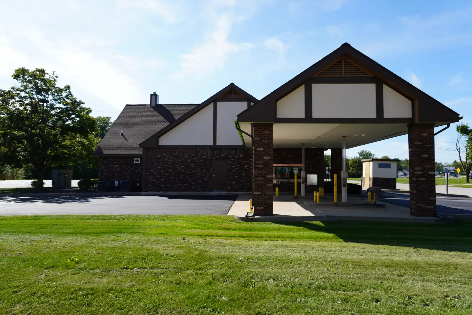 FOR SALE: 2,311 SF Freestanding Retail Building on 0.6 Acres image 8