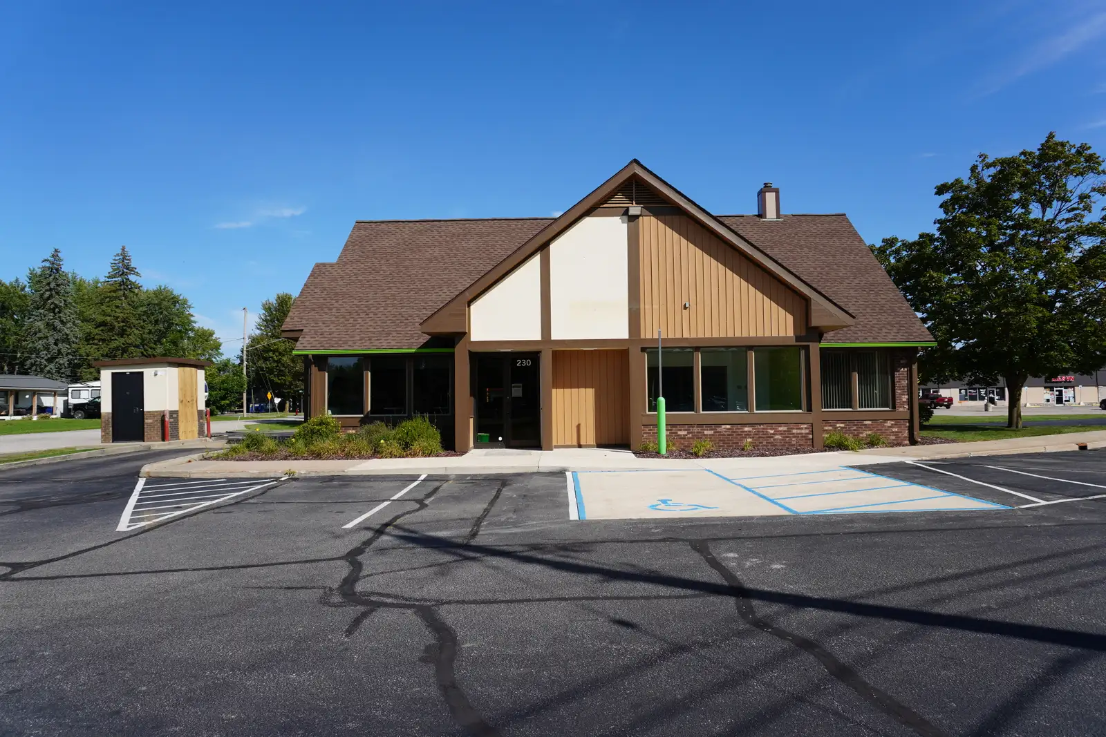 FOR SALE: 2,311 SF Freestanding Retail Building on 0.6 Acres image 4