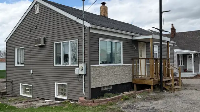 400 S Waverly Rd listing image