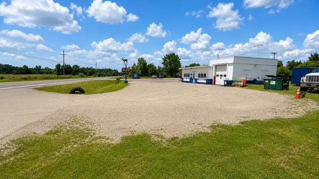 4725 Lapeer Rd thumbnail 3