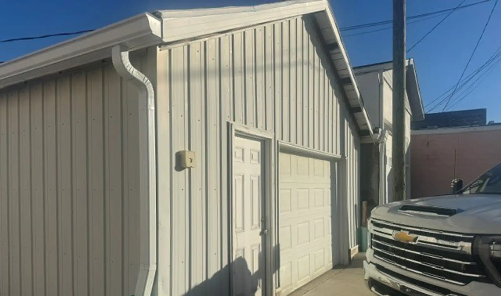 145 W Grand River Ave image 10