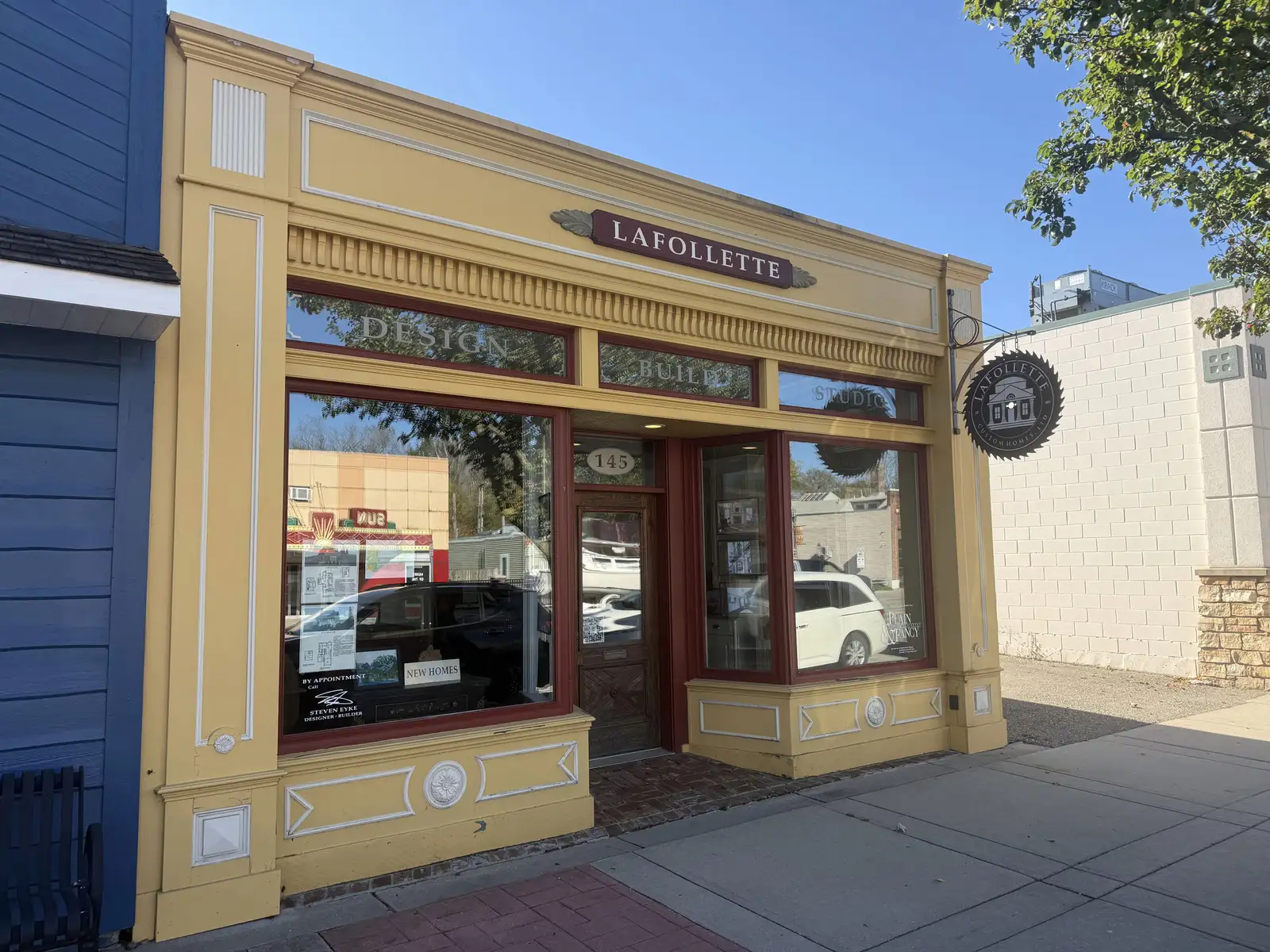 145 W Grand River Ave