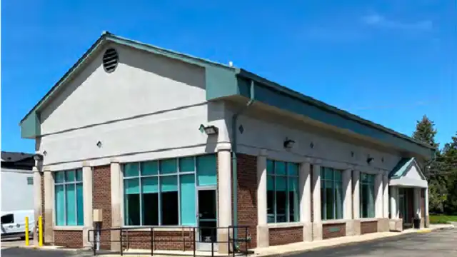 Bloomfield Hills - Former Freestanding Bank With Drive Thru thumbnail 5