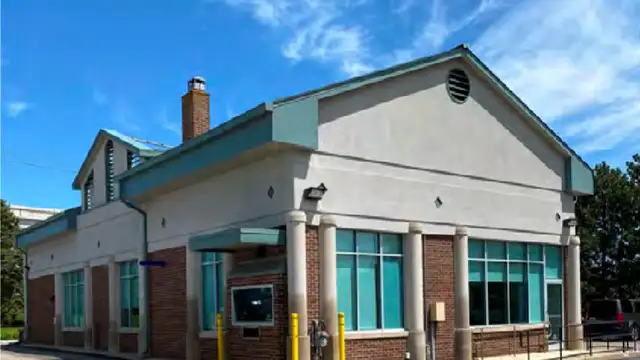 Bloomfield Hills - Former Freestanding Bank With Drive Thru thumbnail 4