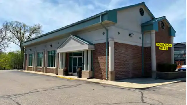 Bloomfield Hills - Former Freestanding Bank With Drive Thru thumbnail 2