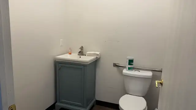 240 W Walton Blvd, Suite B thumbnail 5