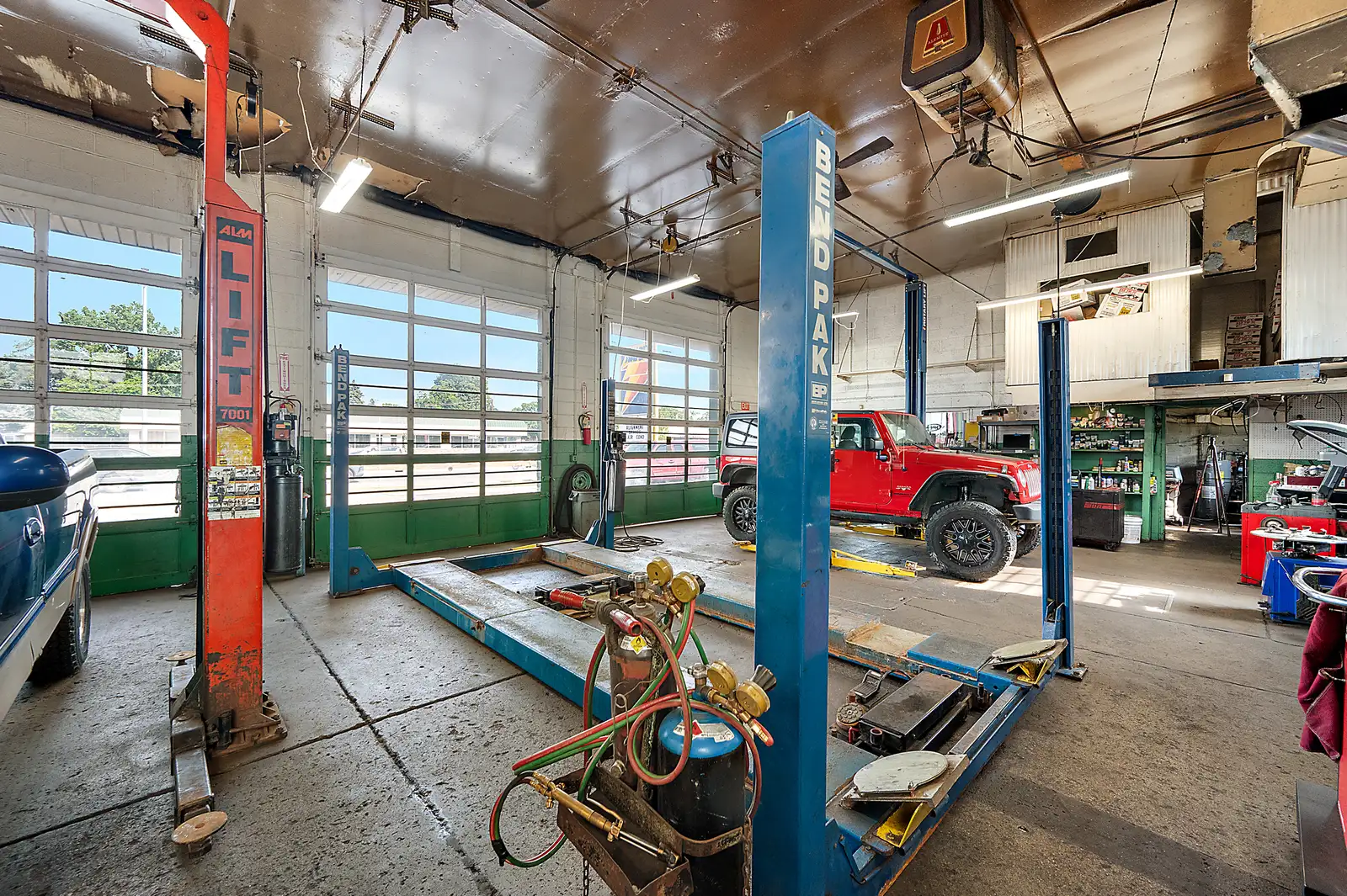 28700 Gratiot Ave image 3