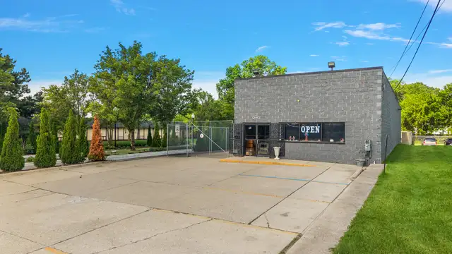 26201 Dequindre Rd thumbnail 2