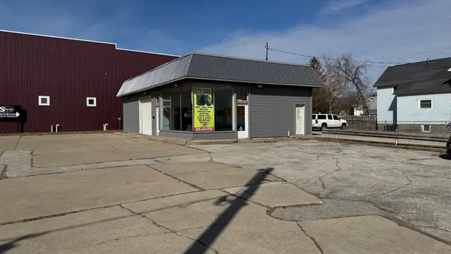 200 Salzburg Ave thumbnail 4