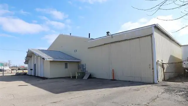 4225 Quinlan Dr thumbnail 3