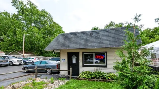 2427 S Rundle Ave listing image