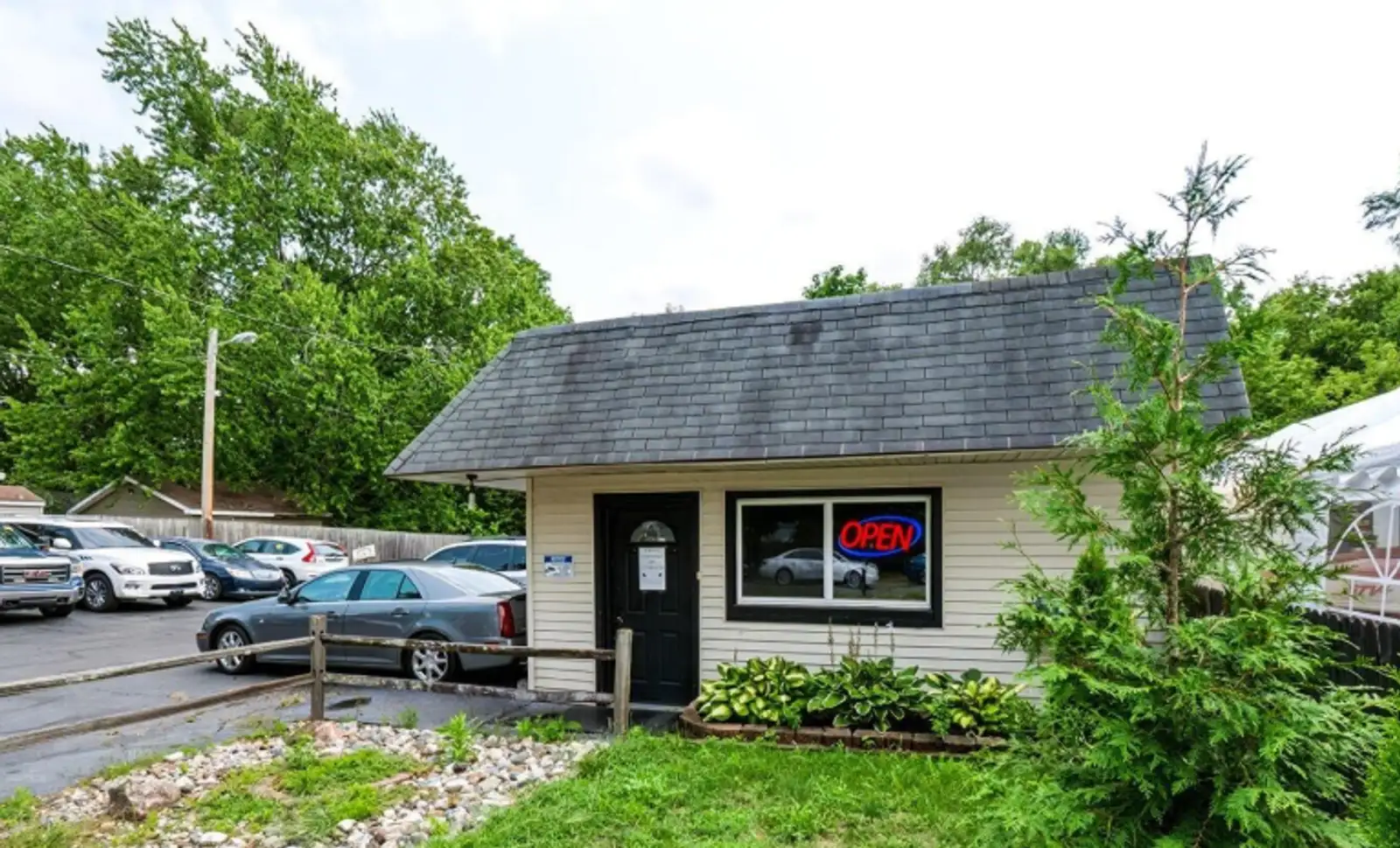 2427 S Rundle Ave image 1