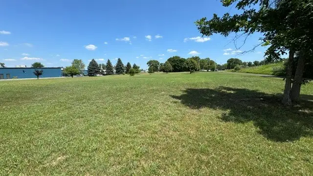 2426 Parkway Dr thumbnail 4