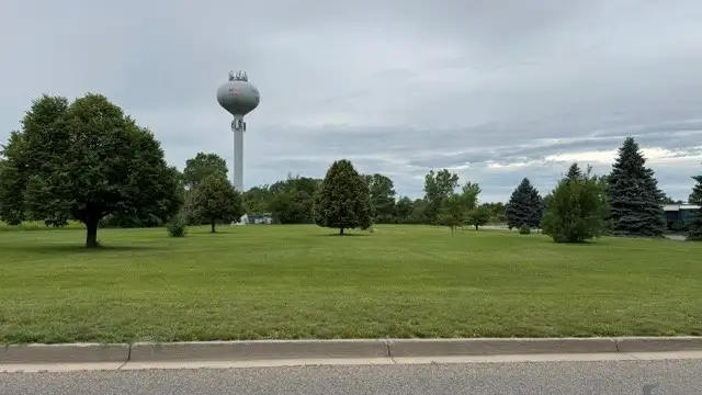2426 Parkway Dr thumbnail 1