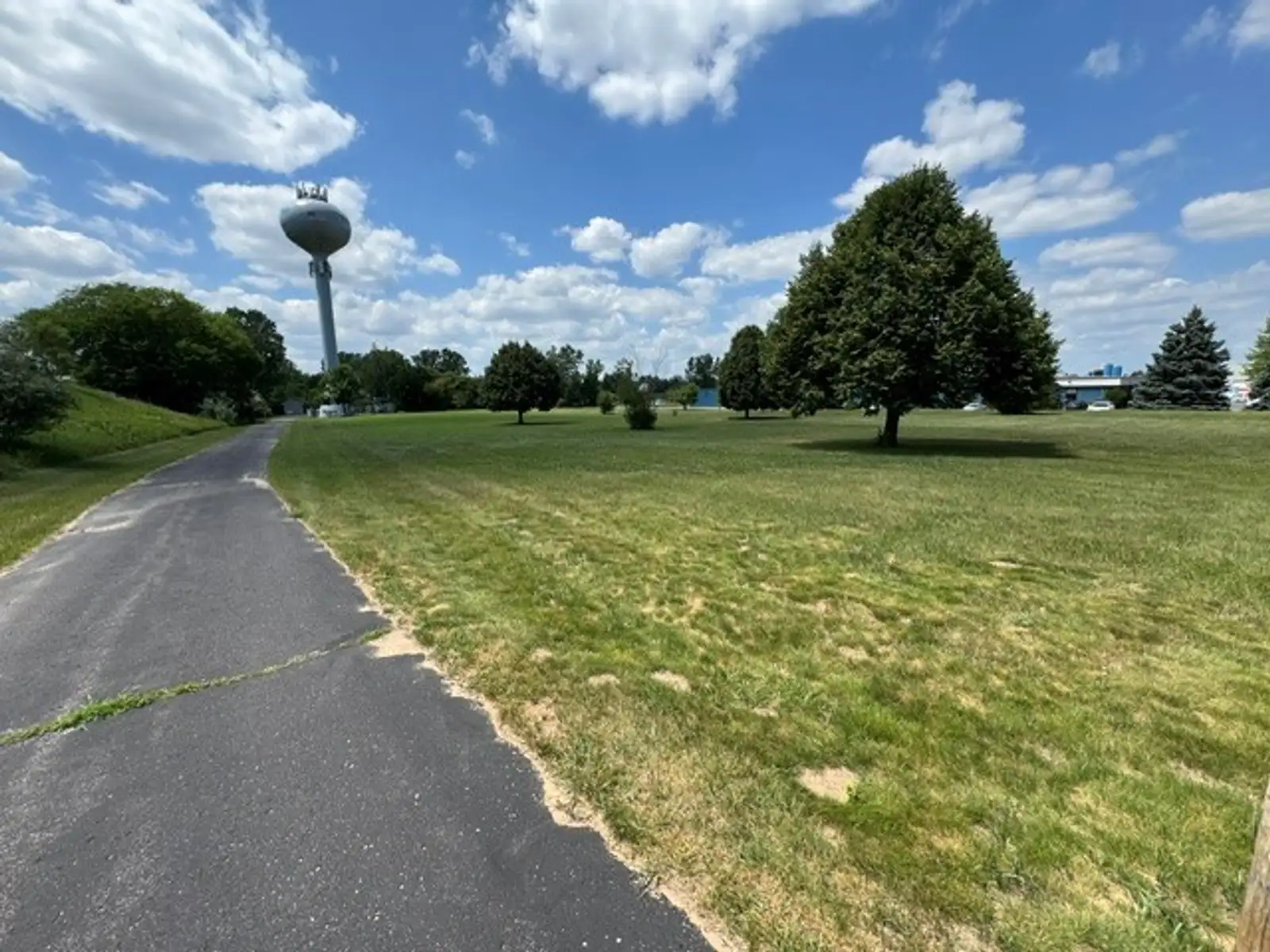 2426 Parkway Dr image 7
