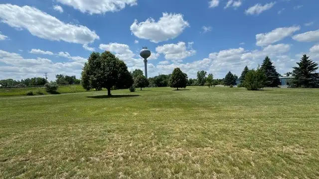 2426 Parkway Dr thumbnail 3