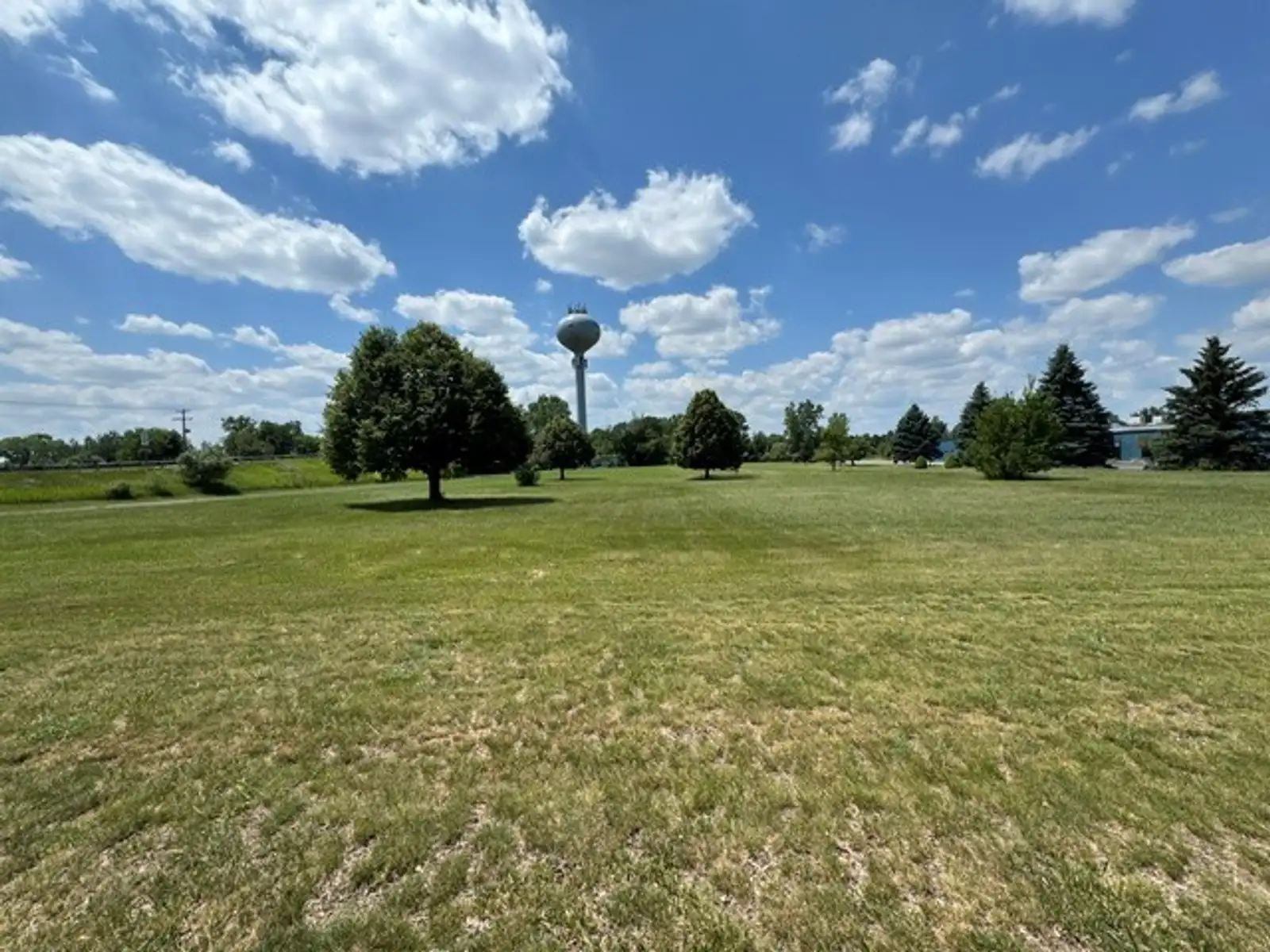 2426 Parkway Dr image 3