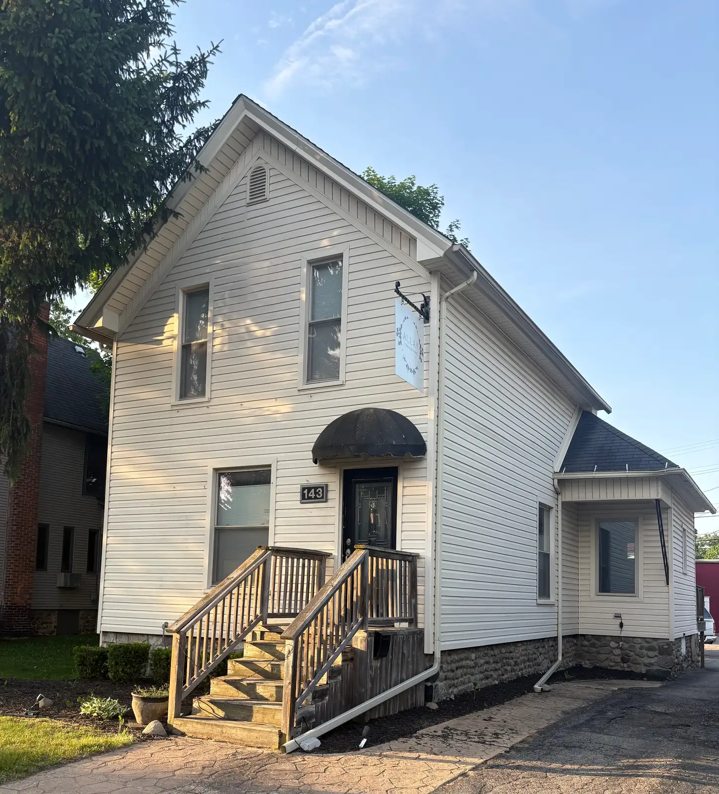 143 W St Clair St image 1