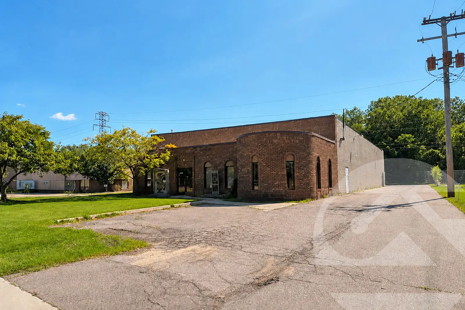 6232 E Executive Dr, Westland, MI 48185