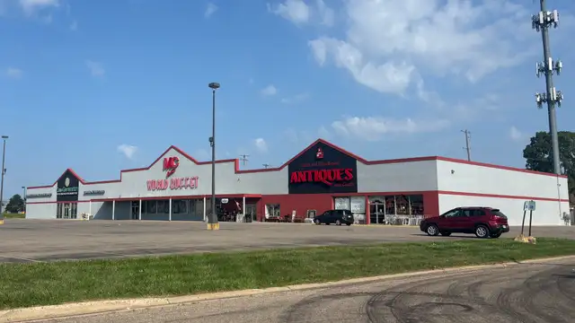 5002 W Saginaw Hwy thumbnail 2