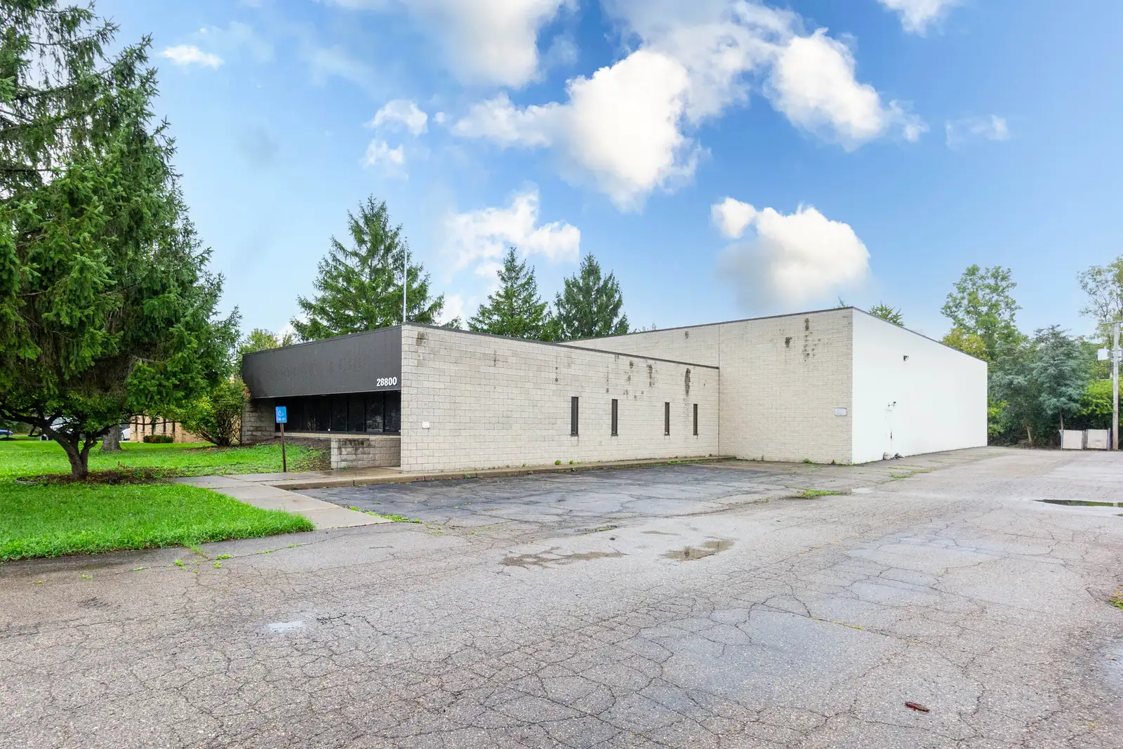 28800 Wall St image 2