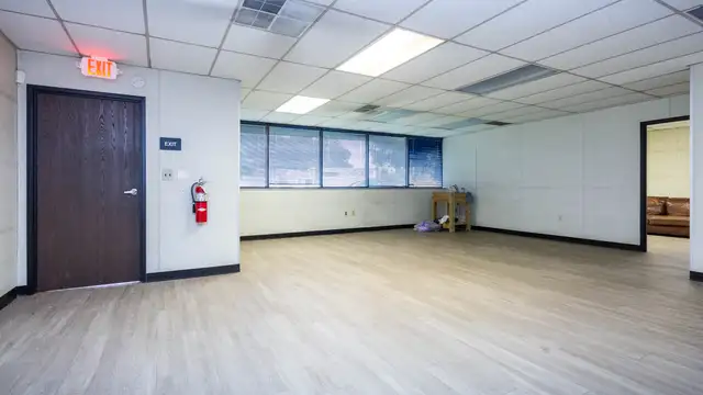 28800 Wall St thumbnail 4