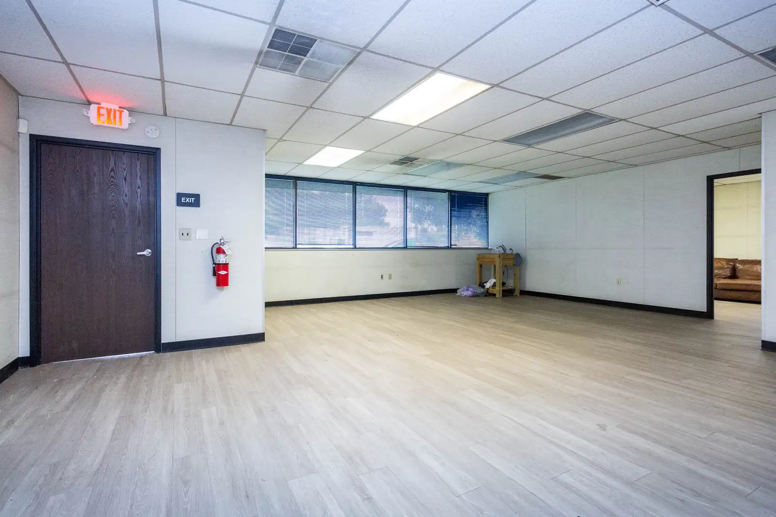 28800 Wall St image 4