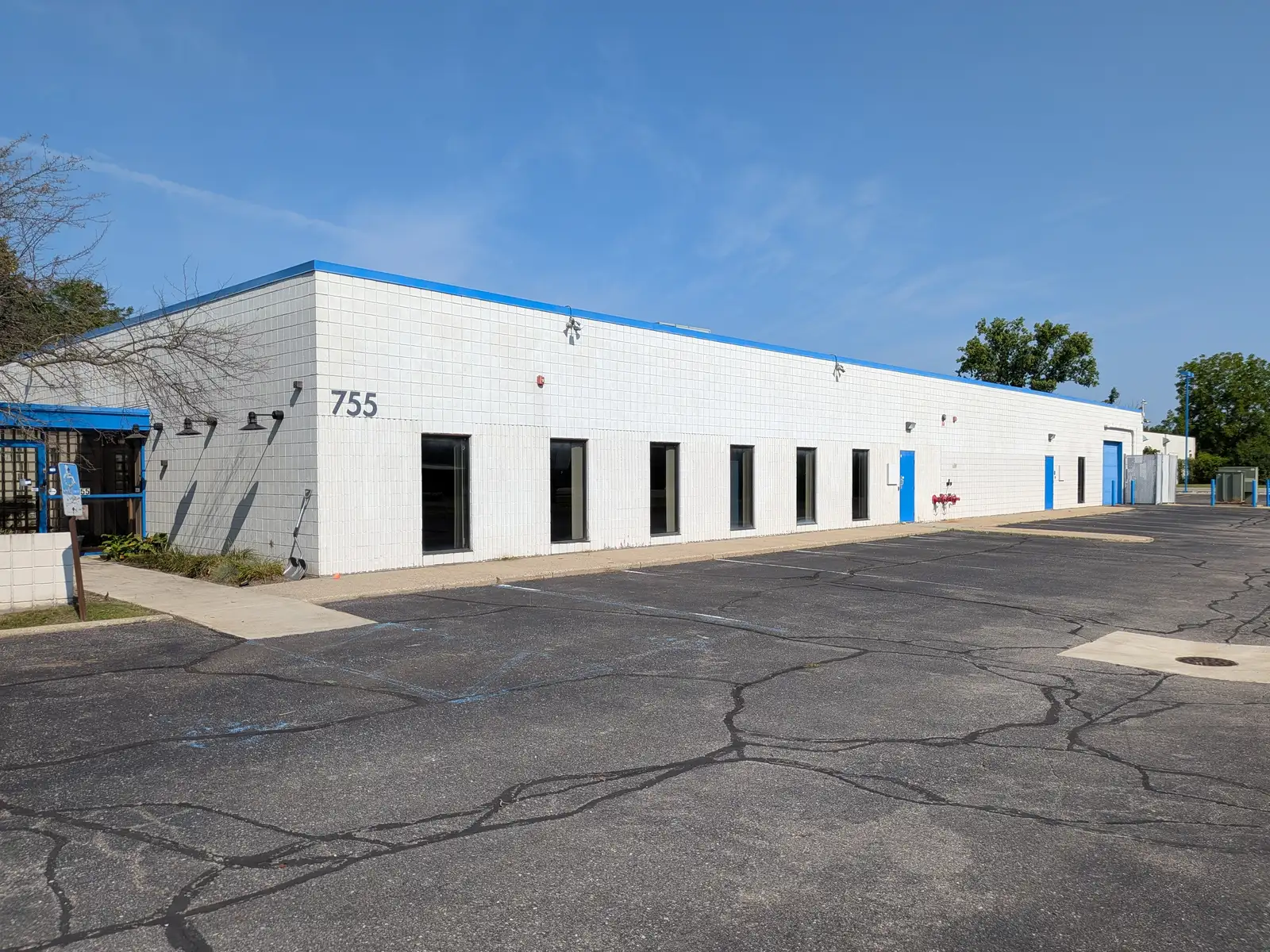 755 Phoenix Dr image 2