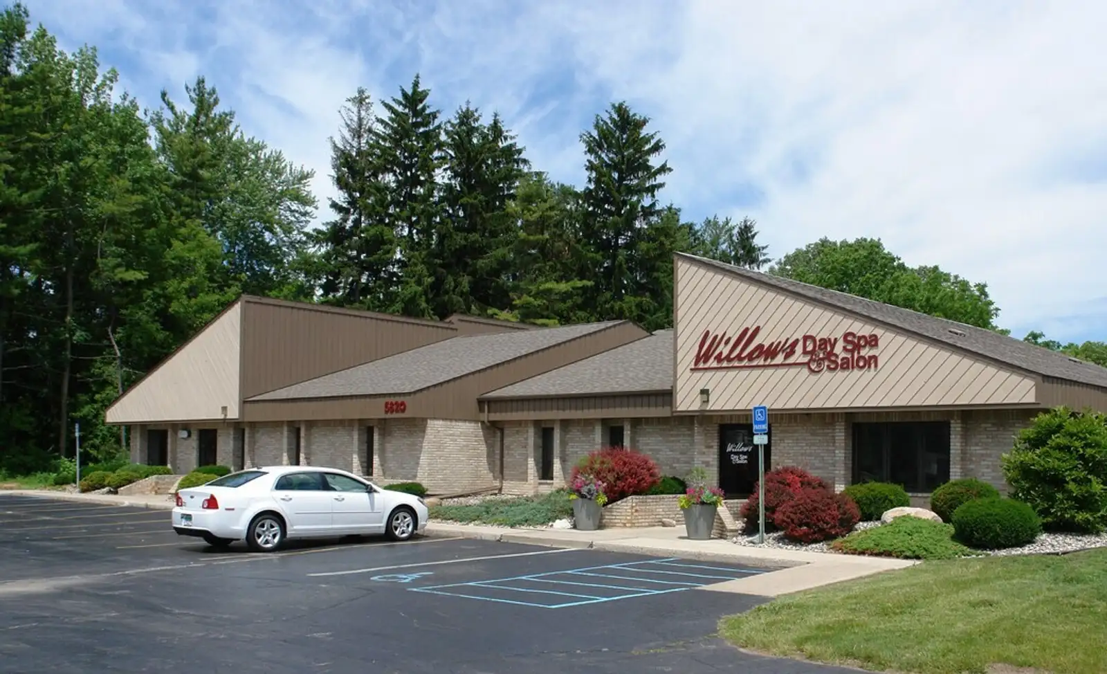 5820 Gratiot image 1