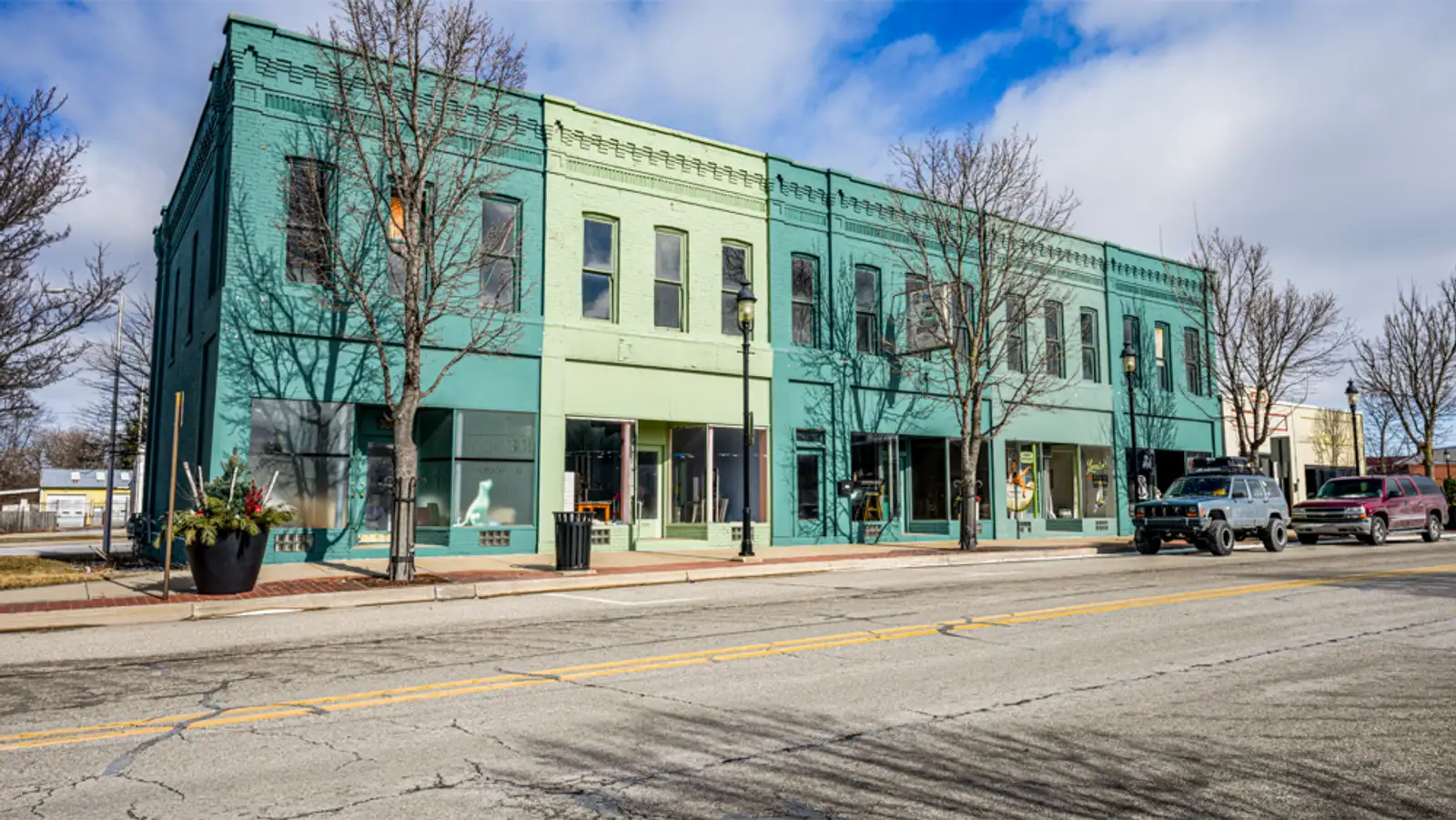 301 E Midland St