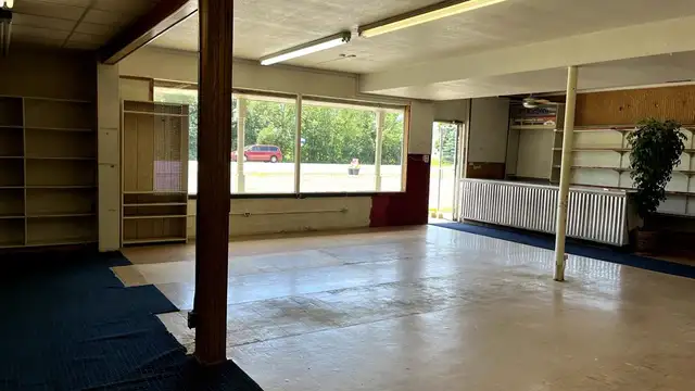 11424 Corunna Rd thumbnail 4